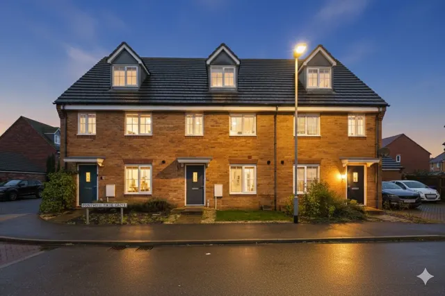 Fontwell Park Drive, Cawthorpe, PE10, photo 1