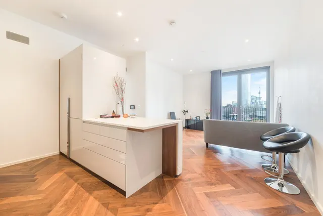 Ambassador Building, Nine Elms, SW11, photo 3