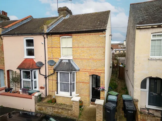 Coombe Road, Gravesend, DA12, photo 1