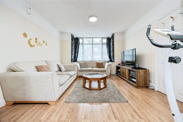Photo 2 — Connaught Road, Luton, Bedfordshire, LU4