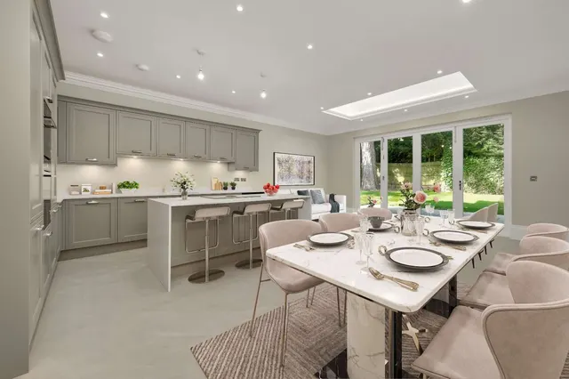 Oak Mount Place, Old Avenue, Weybridge, Surrey, KT13 0PS, photo 1