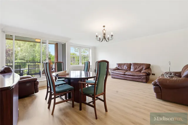 Manor Road, Chigwell, IG7, photo 3