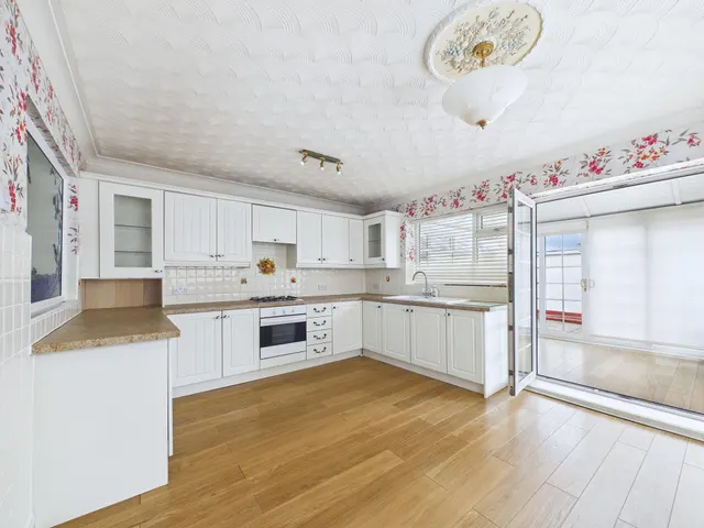 Grantham Crescent, Laffak, WA11, photo 2