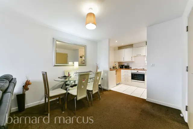 Wooldridge Close, Feltham, TW14, photo 2