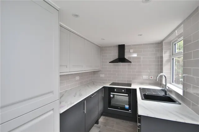 Denzil Road, Guildford, GU2, photo 3