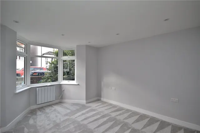 Denzil Road, Guildford, GU2, photo 2