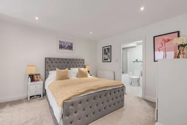 Photo 2 — Crescent Lane, Clapham, London, SW4
