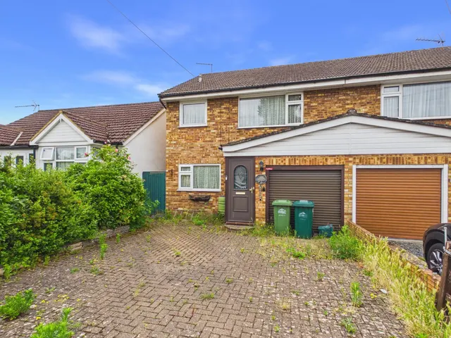 Ashford, Surrey, photo 1