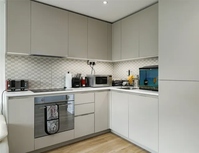 Caversham Road, Beaufort Park, NW9, photo 2