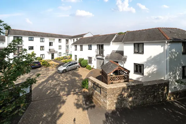 Ridgeway, Plympton, PL7