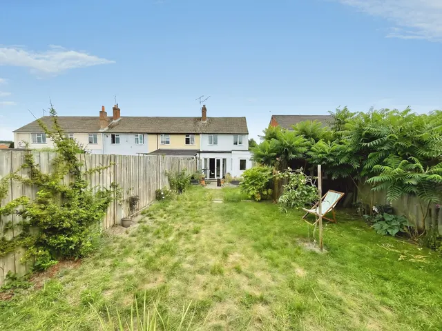 Photo 3 — Ewins Close, Ash, Surrey, GU12 6RZ