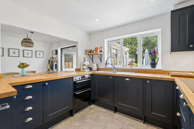 Photo 3 — Longwood Lane, Amersham, Buckinghamshire, HP7 9EN