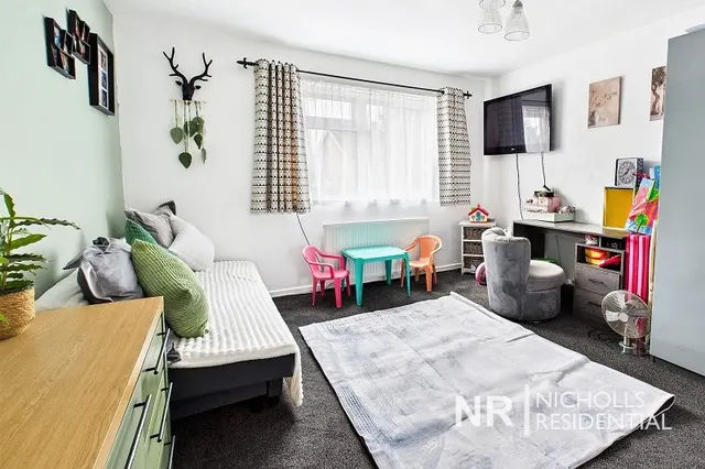 Gatley Avenue, West Ewell, KT19, photo 3