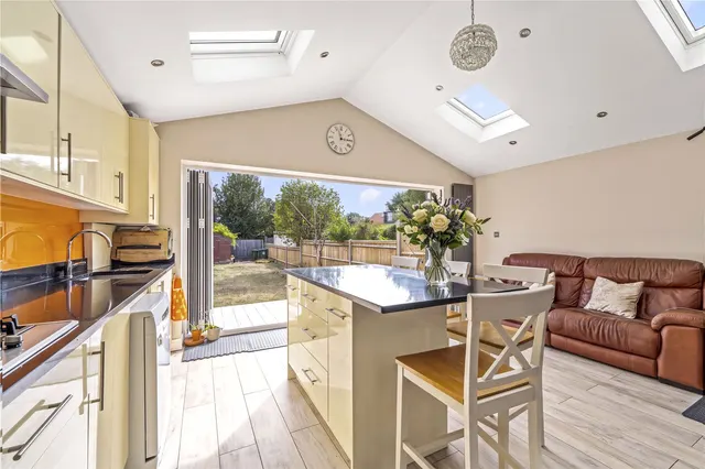 Holly Bush Lane, Hampton, TW12, photo 1