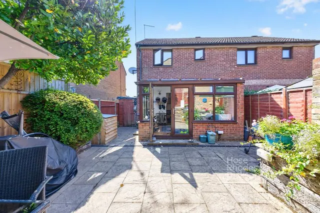 Mary Rose Avenue, Wootton Bridge, PO33, photo 1