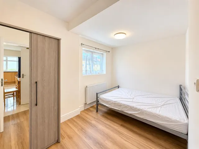 End Terrace, Southall, UB1, photo 2