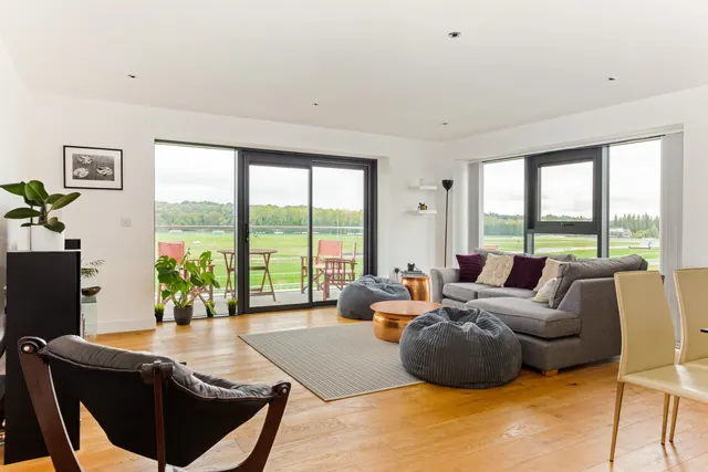 Photo 2 — Kingman Way, Newbury, RG14