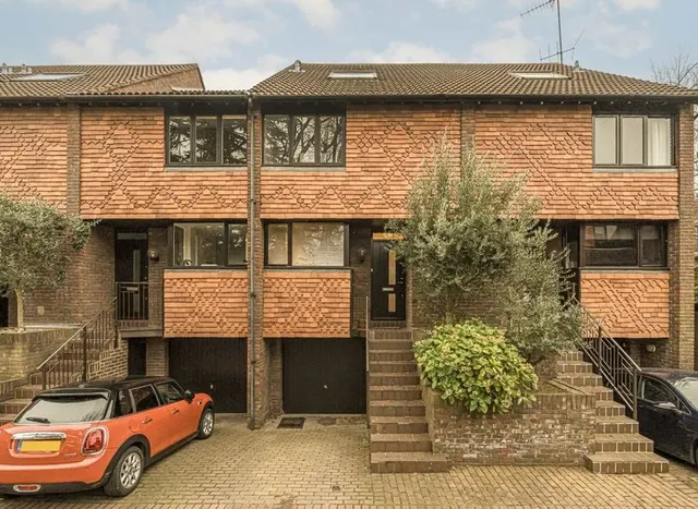Mallard Place, Strawberry Hill, TW1, photo 1