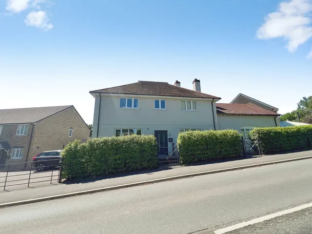 Somerton Road, Street, BA16, photo 1