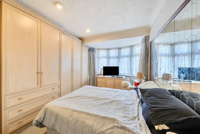 Carr Road, Northolt, UB5, photo 3