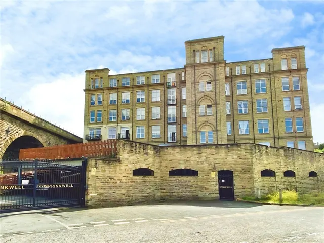 Bradford Road, Dewsbury, WF13, photo 3