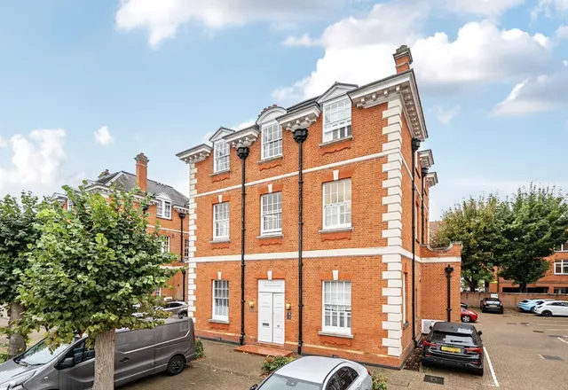 Bluecoats Avenue, Hertford, SG14, photo 1