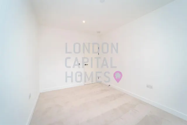Beresford Avenue, London, photo 3