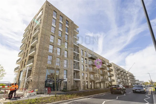 Beresford Avenue, London, photo 1