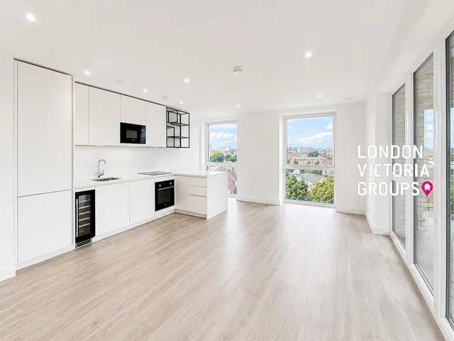 Beresford Avenue, London, photo 2