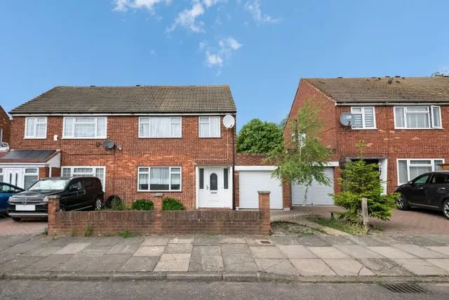 Godfrey Avenue, Northolt, UB5, photo 1