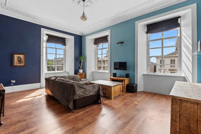 Photo 2 — 2/1 1 North Claremont Street, Park, G3 7NR