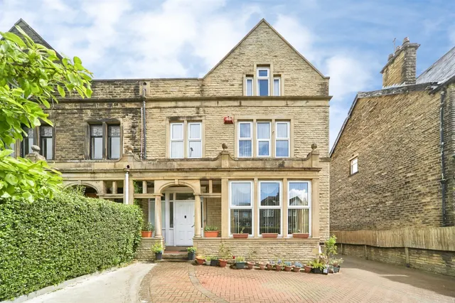 Bradford Road, Shipley, photo 1