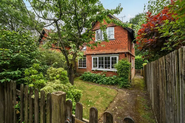 Pathfields, Haslemere, GU27, photo 1