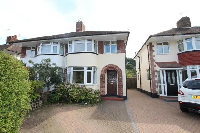 Meadway Drive, Horsell, GU21, photo 1