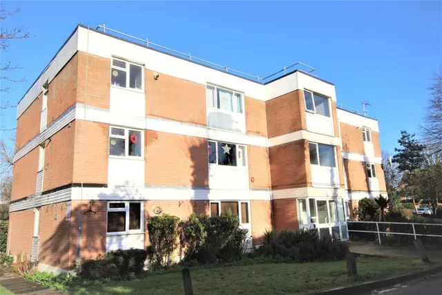 Laleham Road, Staines-upon-Thames, photo 1