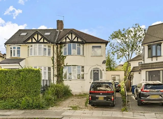 Tenterden Drive, Hendon, NW4, photo 1