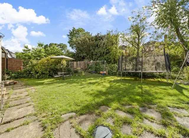 Tenterden Drive, Hendon, NW4, photo 3