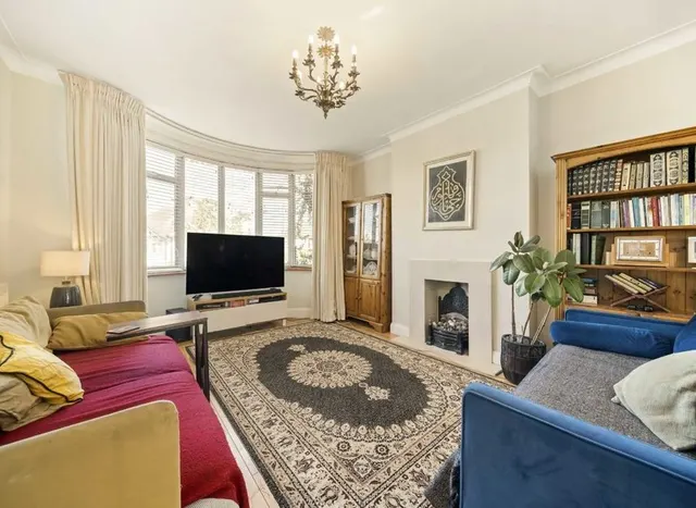 Tenterden Drive, Hendon, NW4, photo 2