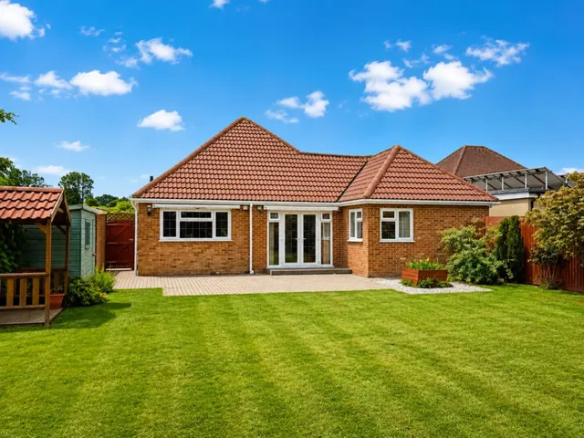 Ashford Road, Kingsnorth, photo 1