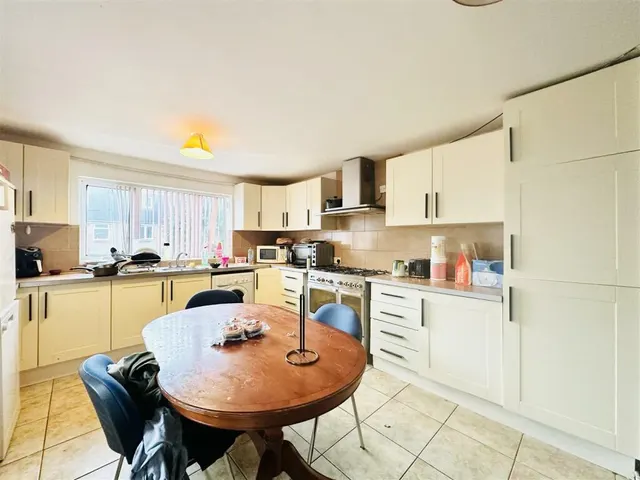 Harlaxton Drive, Lenton, NG7, photo 1