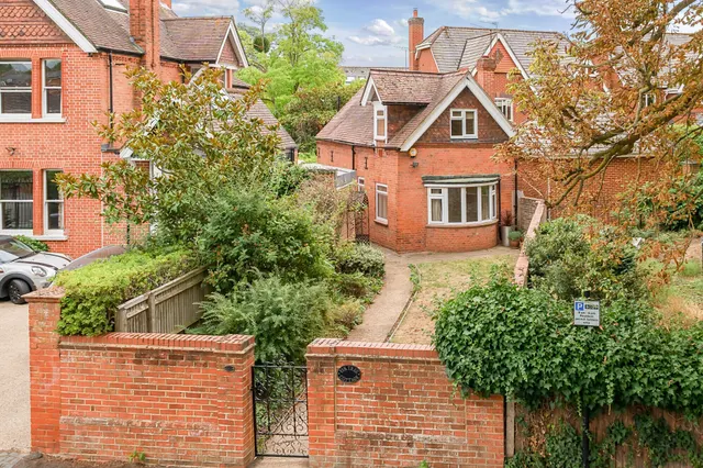 Bolton Avenue, Windsor, SL4, photo 1