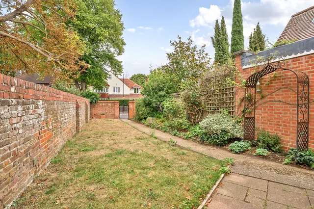 Photo 2 — Bolton Avenue, Windsor, SL4
