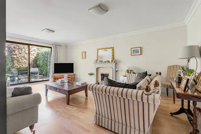 Dartnell Court, West Byfleet, KT14, photo 2