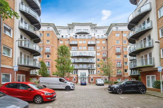 Winterthur Way, Basingstoke, photo 1