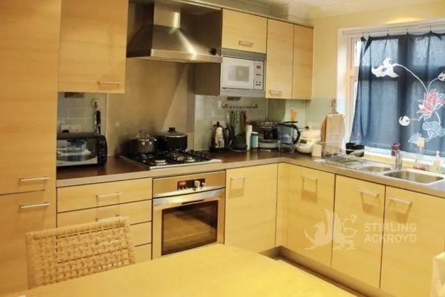 Corrie Road, Addlestone, KT15, photo 3