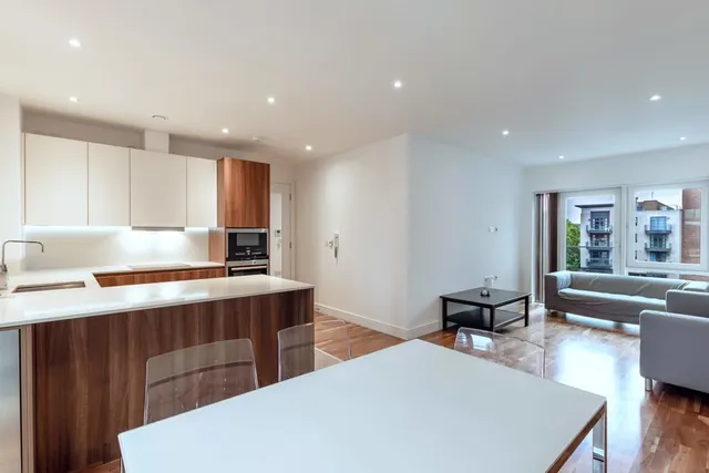 Photo 2 — Horizon House, Battersea Reach