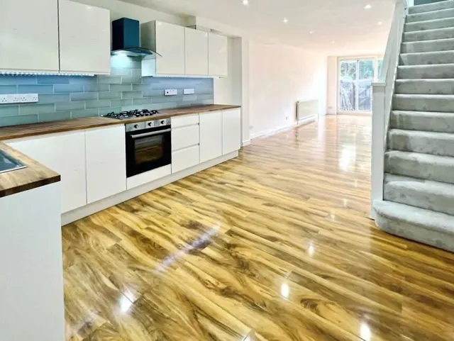 Photo 2 — Vineyard Close, London, SE6
