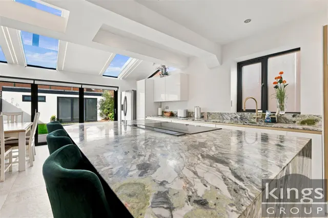 Amberley Road, Enfield, photo 3