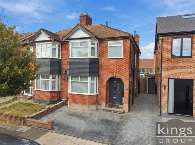 Amberley Road, Enfield, photo 1