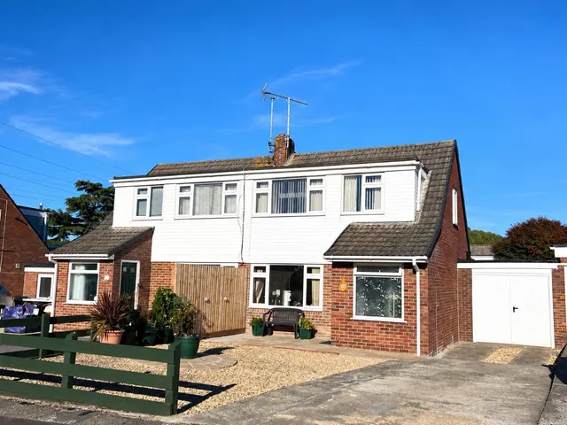 Warburton Road, Canford Heath, BH17, photo 1